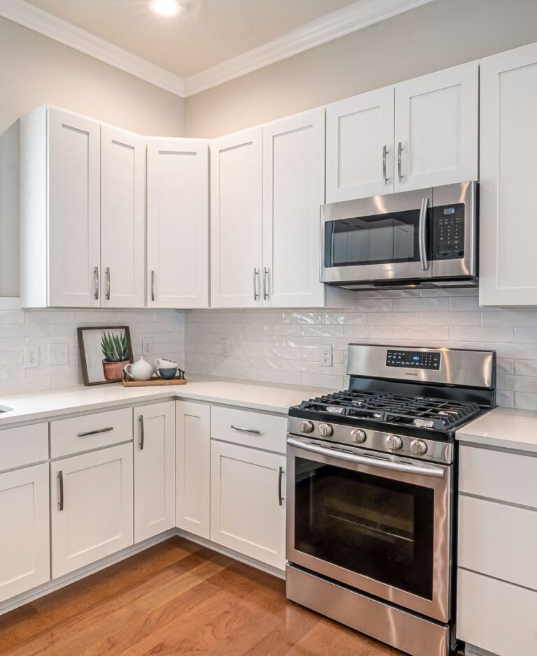 Bright White Kitchen | Aviston Lumber Company